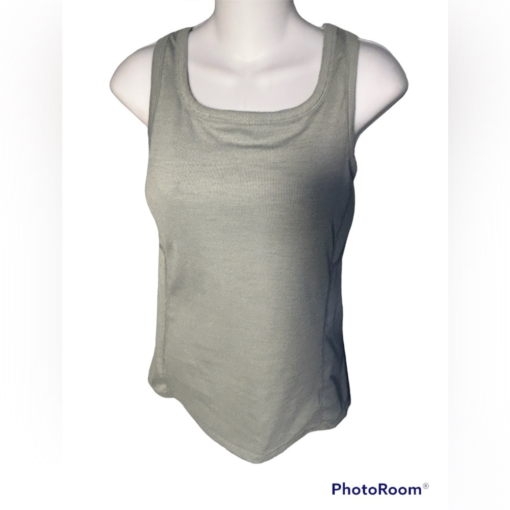 Women’s Prana Razor back gray tank with built in bra, sz M